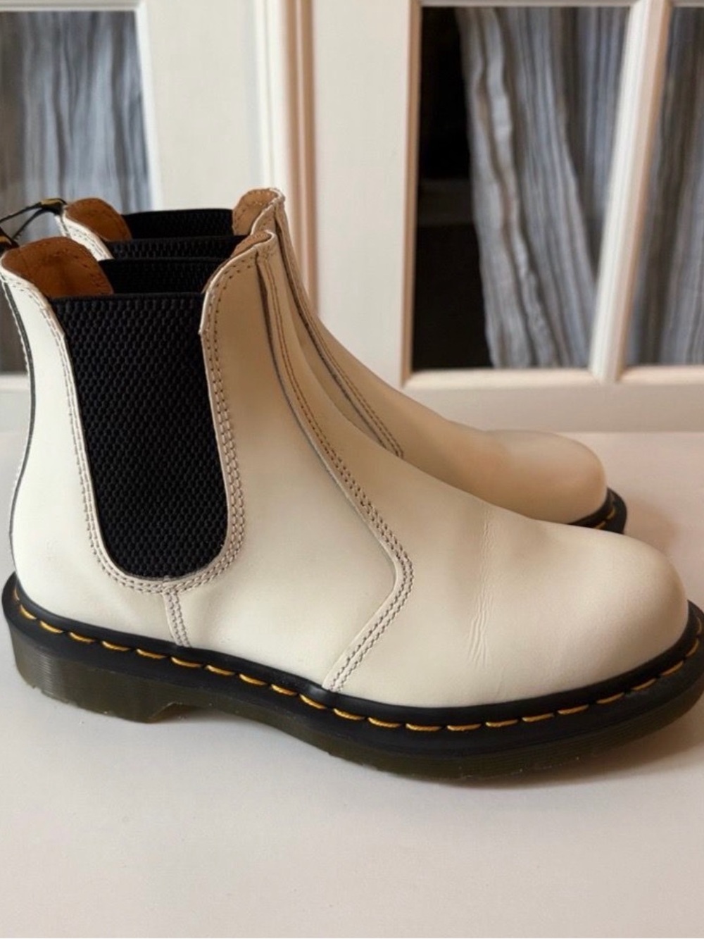 Authentic Dr. Martens 2976 Smooth Leather Chelsea Boots in White
